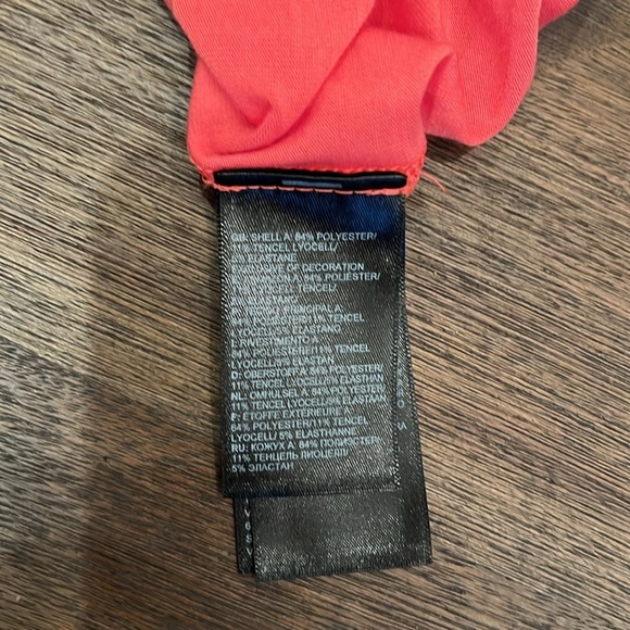 North Face Women's Short Sleeve Scoop neck tunic, coral, soft, size L - Picture 9 of 9